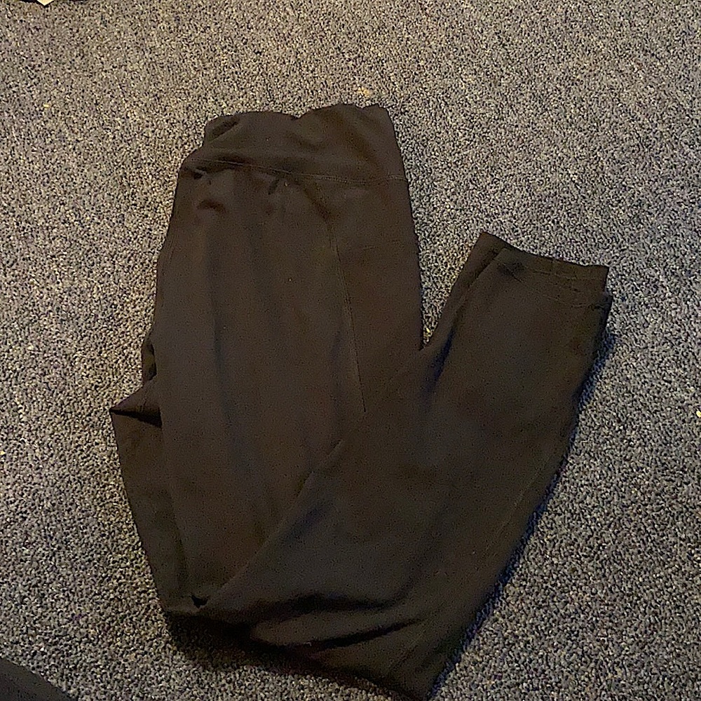 black workout leggings